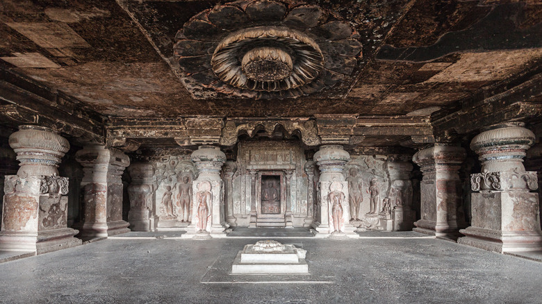 Intérieur des Grottes d'Ellora