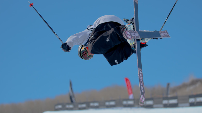 Colby Stevenson en saut à ski