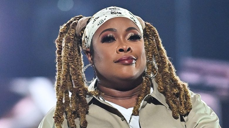 Da Brat on stage avec un sourire