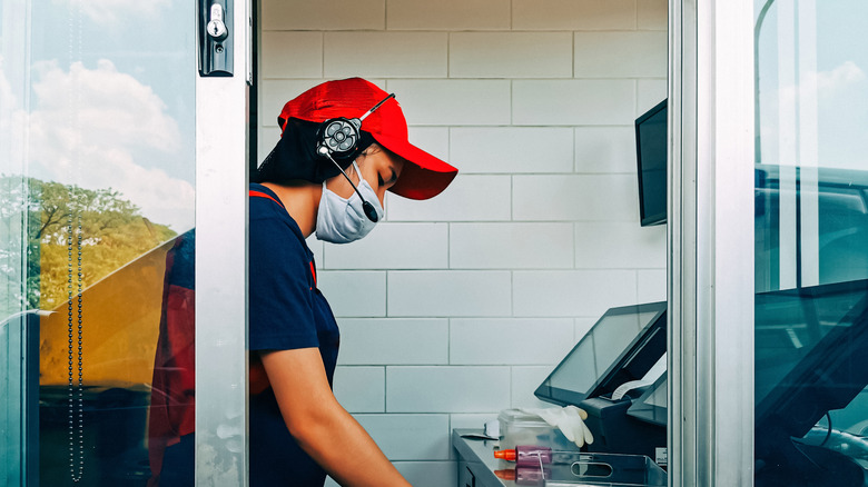 Employé de Drive-Thru