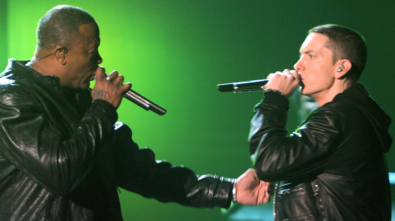 Eminem et Dr. Dre en train de rapper