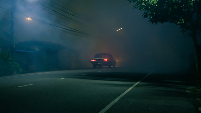 Voiture conduite la nuit