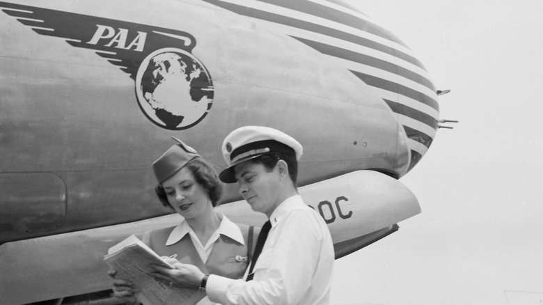 Avion Pan Am avec pilote et équipage de cabine