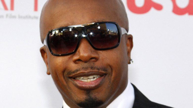 MC Hammer avec des lunettes de soleil