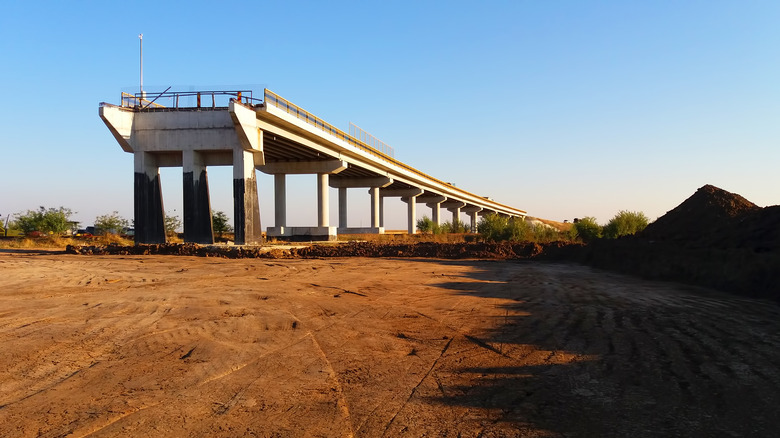 Pont au-dessus d'une voie ferrée