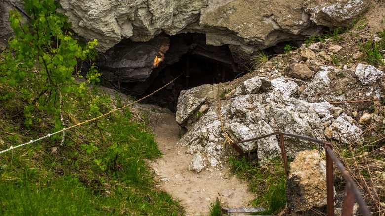 entrée de la grotte Orda