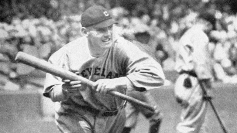 Ray Chapman pratique un bunt