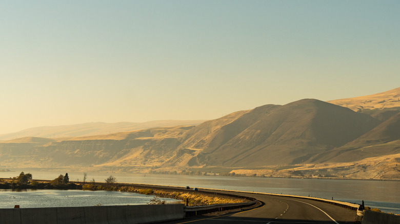 Oregon's Highway 30 with hills