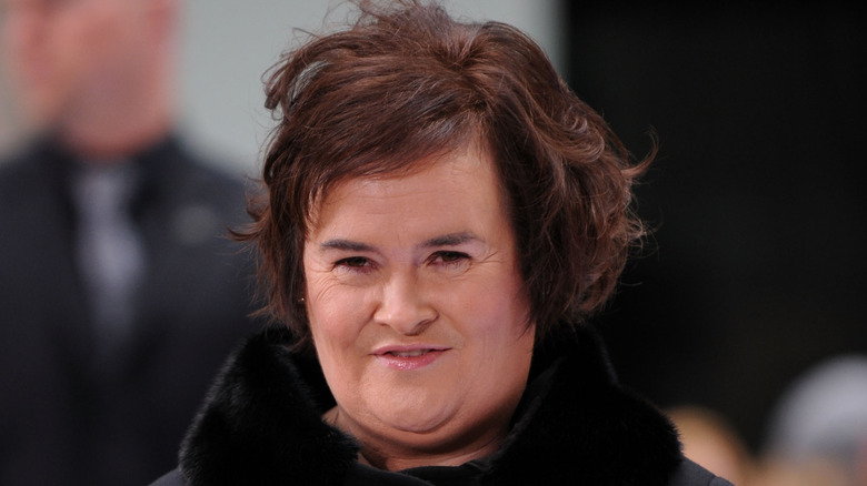 Susan Boyle avec un manteau en fourrure