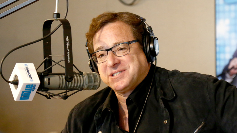 Bob Saget dans le studio de radio