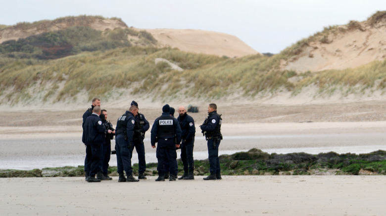 Corps sur la plage