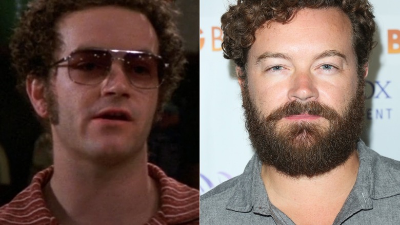 Danny Masterson dans le rôle de Hyde dans That '70s Show, squintant vers la caméra avec une barbe dans les années 2020