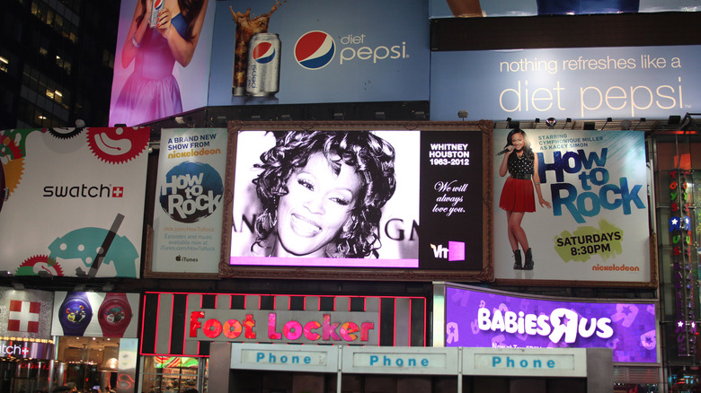 Hommage à Whitney Houston à Times Square