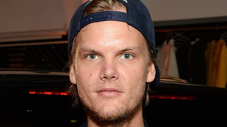 Avicii avec une casquette