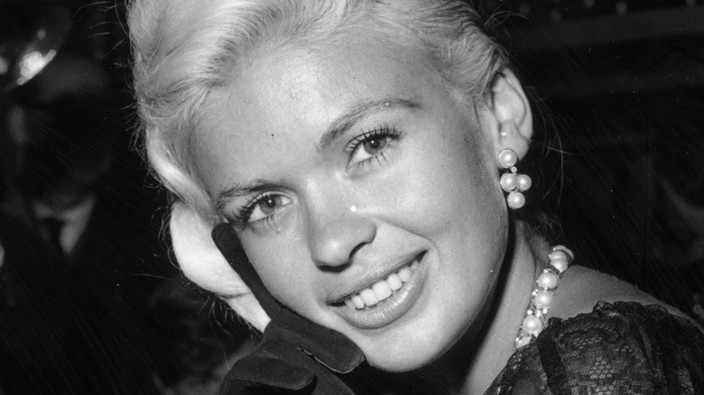 Jayne Mansfield souriante