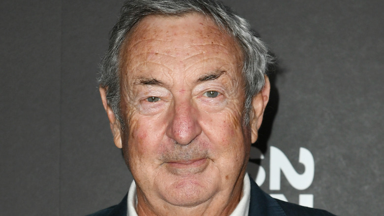 Nick Mason posant lors d'un événement