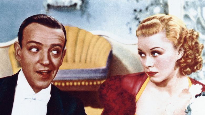 Fred Astaire et Ginger Rogers se regardant