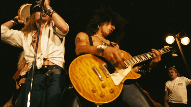 Axl et Slash de Guns N' Roses en performance