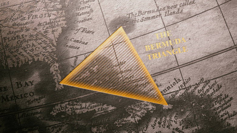 Carte vintage avec un triangle jaune superposé à la région du Triangle des Bermudes.