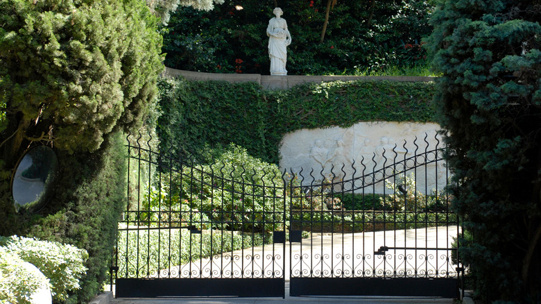 Porte du Playboy Mansion