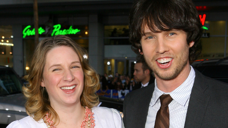 Jon Heder et sa femme Kirsten Heder riant