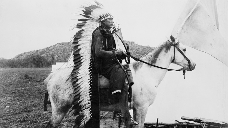 Chef comanche Quanah Parker à cheval