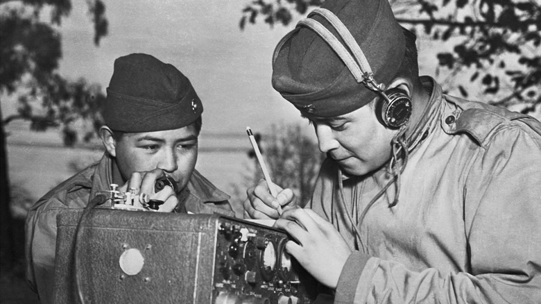 Deux Code Talkers de la Seconde Guerre mondiale