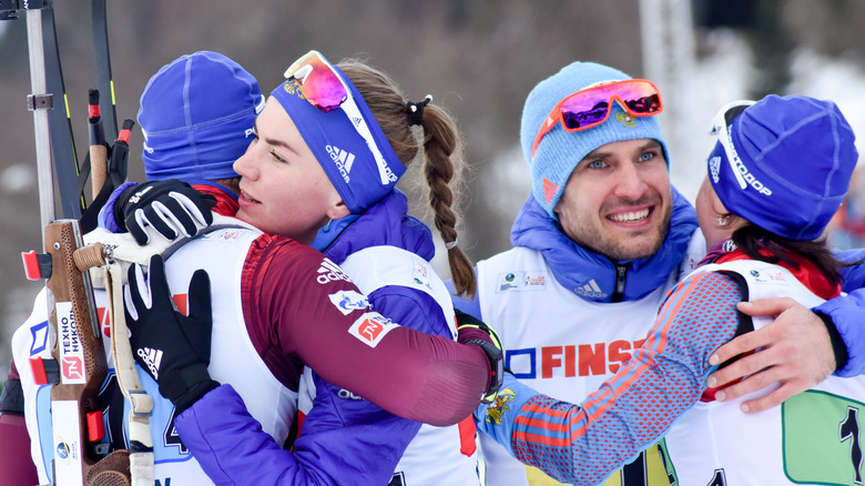 Une équipe de ski mixte