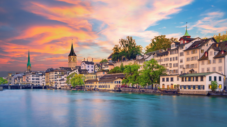 Zürich, quartier historique au coucher du soleil