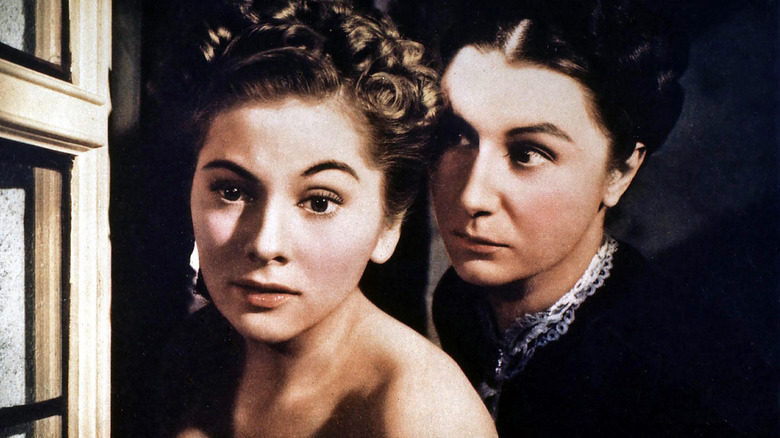 Joan Fontaine et Judith Anderson dans une scène de 'Rebecca'