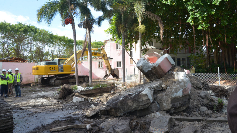 La villa de Pablo Escobar à Miami en cours de destruction