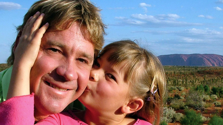 Steve Irwin avec sa fille en Australie