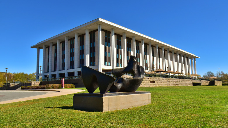 Bibliothèque nationale d'Australie et monument