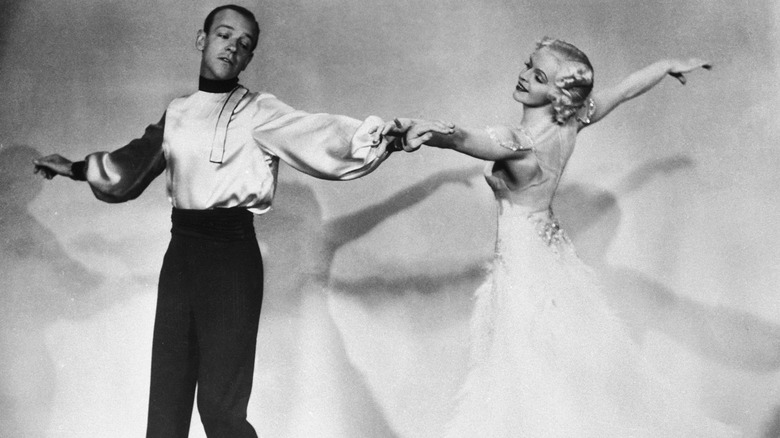 Fred Astaire et Ginger Rogers dansent