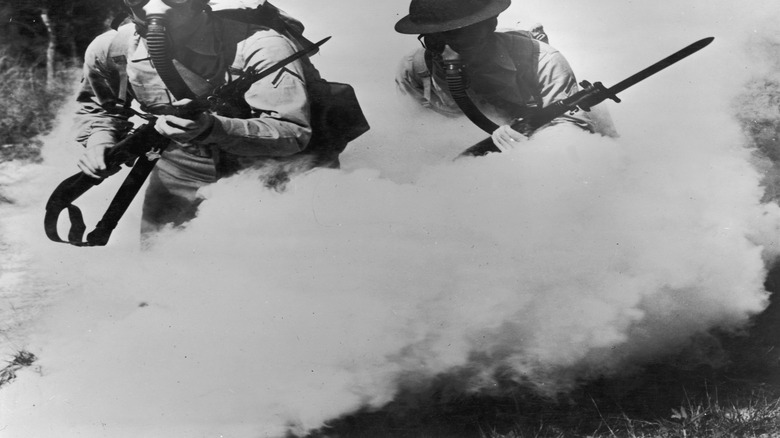 Soldats de la Première Guerre Mondiale portant des masques à gaz