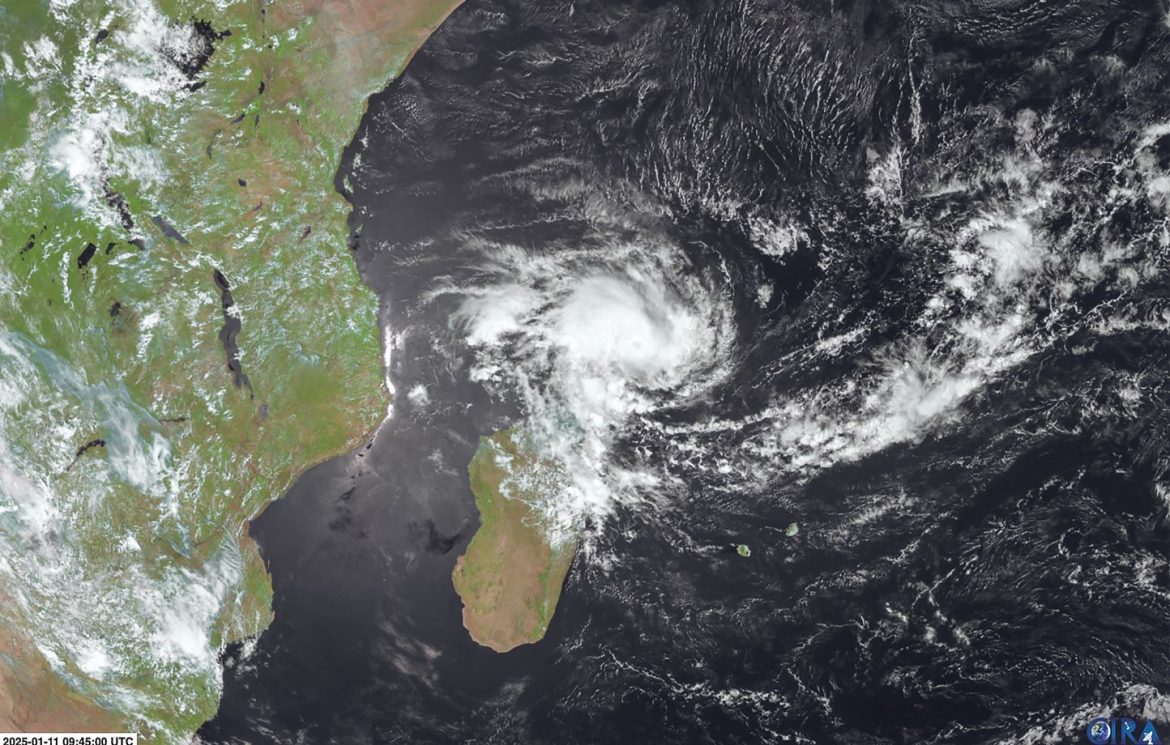 Alerte rouge à Mayotte : Tempête Dikeledi causant des inondations
