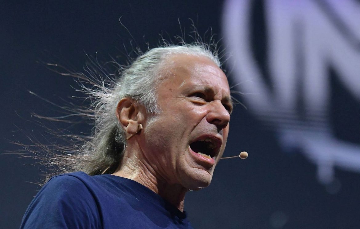 Bruce Dickinson d'Iron Maiden excelle en escrime à 66 ans