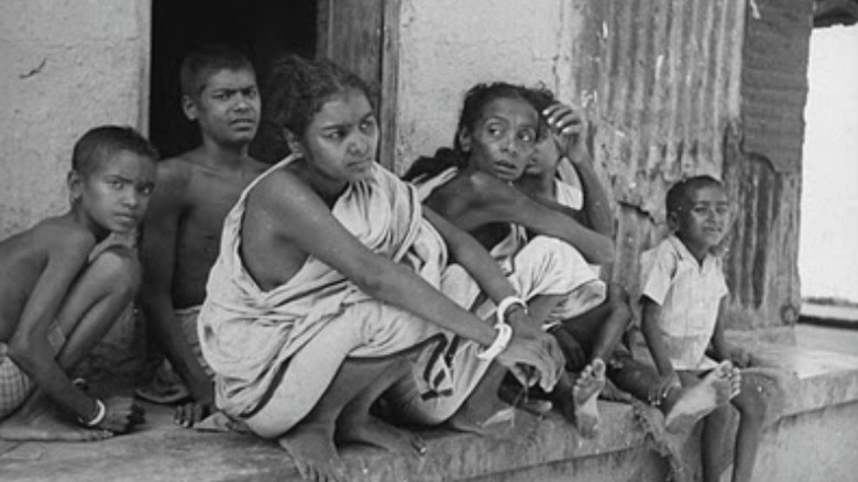 Une famille pendant la famine de Bengal