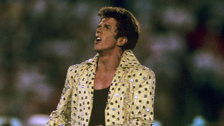 Alex Cole en tant qu'Elvis Presto lors du spectacle de mi-temps du Super Bowl de 1989