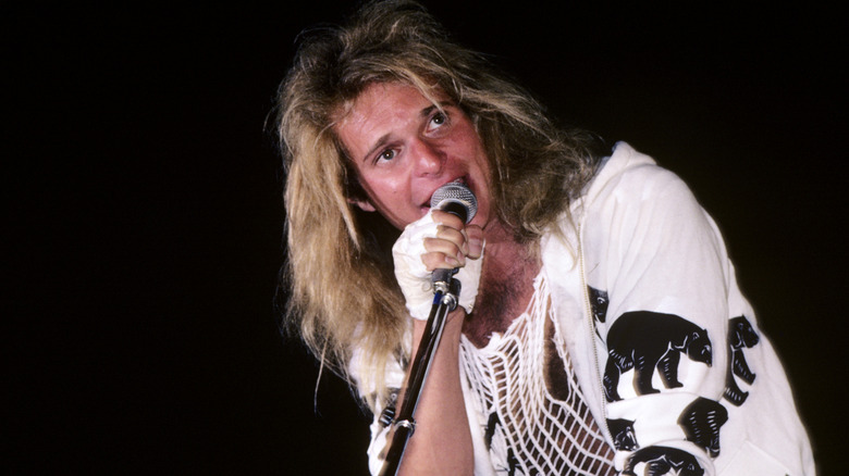 David Lee Roth se produisant avec Van Halen au festival US de 1983