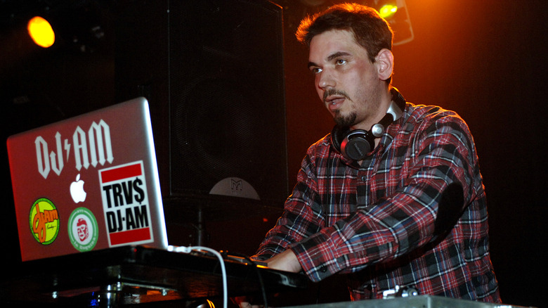 DJ AM performing