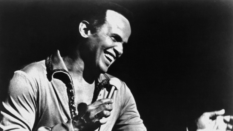 Harry Belafonte sur scène en 1973