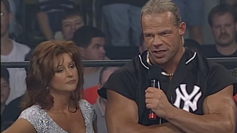 Lex Luger coupe une promo avec Elizabeth