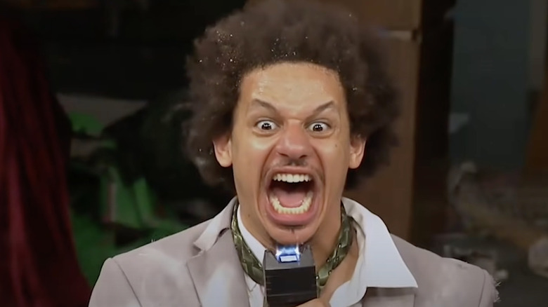 Eric André hurlant de douleur avec un taser