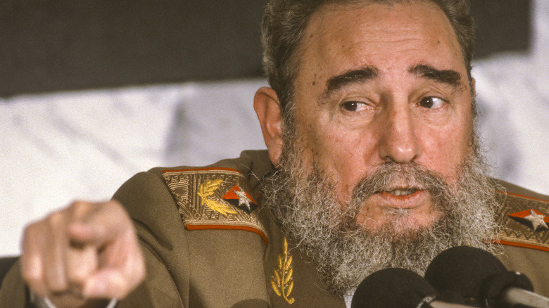 Fidel Castro lors d'une conférence de presse dans les années 80