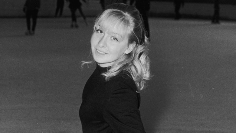 Monika Dannemann posant sur une patinoire