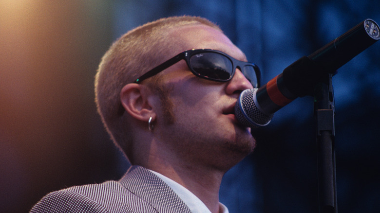 Layne Staley chantant sur scène