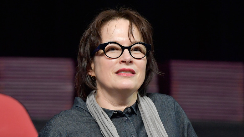 Alice Sebold portant des lunettes