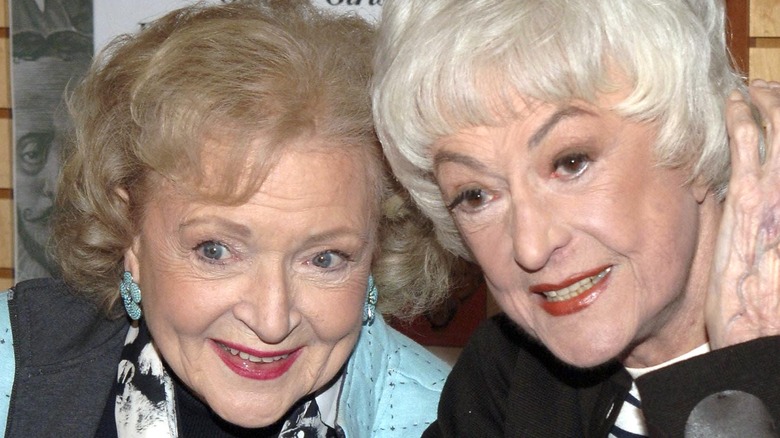 Betty White et Bea Arthur souriant