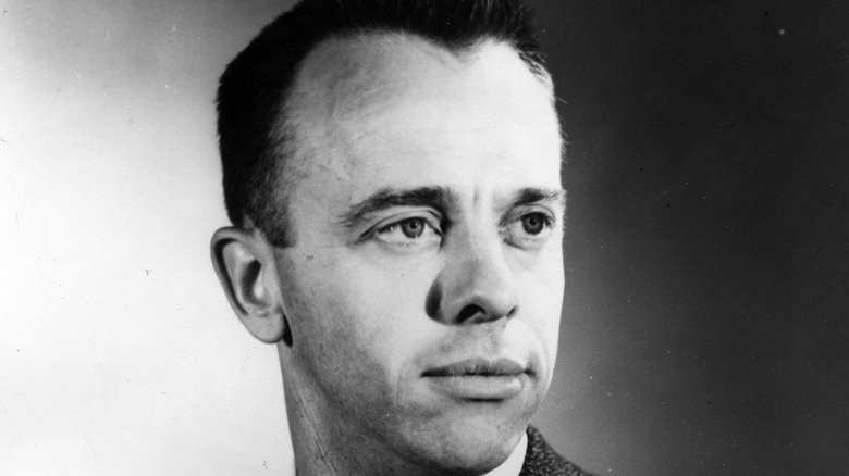 Alan Shepard posant pour une photo